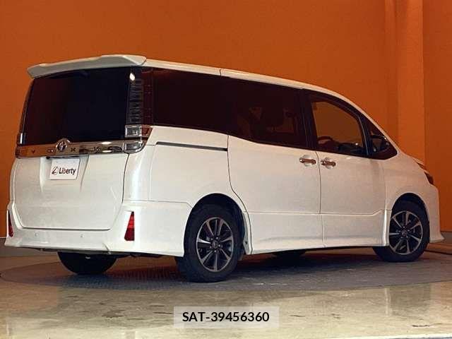 Toyota VOXY 2020-07 6915122-12