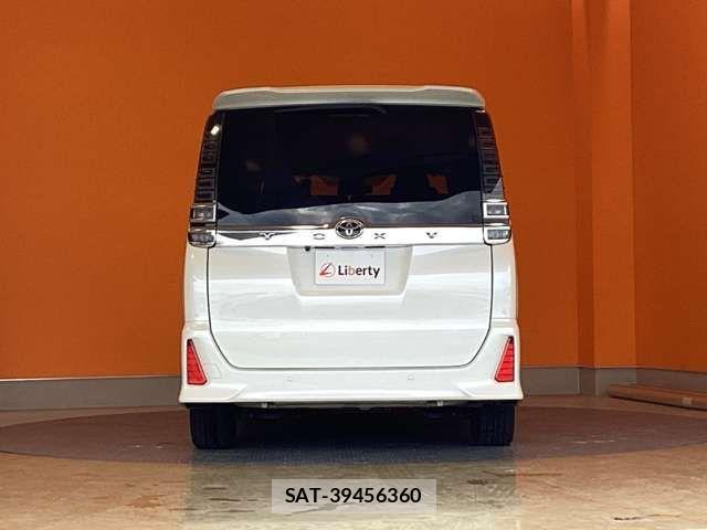 Toyota VOXY 2020-07 6915122-13