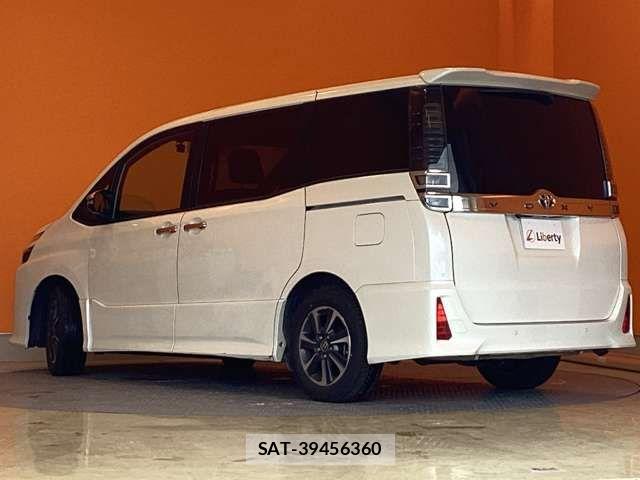 Toyota VOXY 2020-07 6915122-14