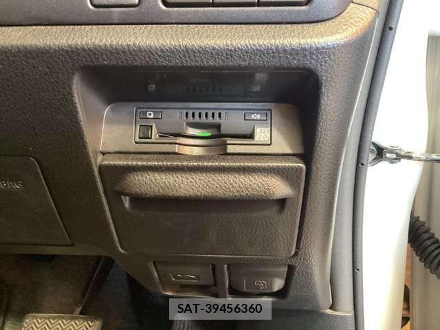 Toyota VOXY 2020-07 6915122-4