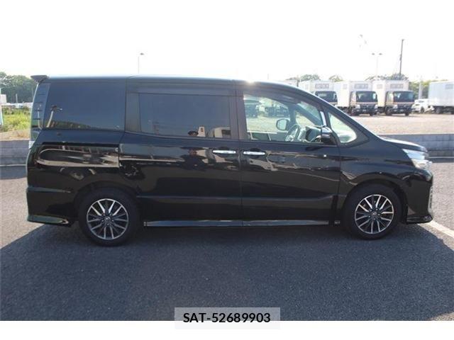 Toyota VOXY 2015-06 6915191-12