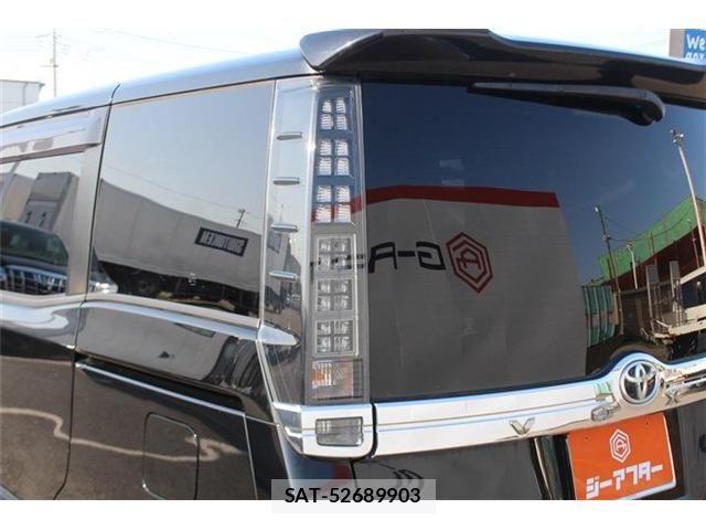 Toyota VOXY 2015-06 6915191-17