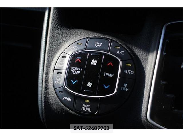 Toyota VOXY 2015-06 6915191-26
