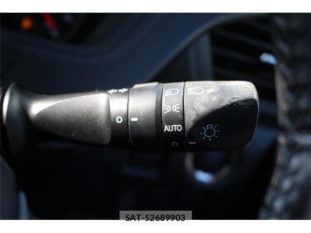 Toyota VOXY 2015-06 6915191-7