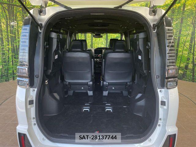 Toyota VOXY 2019-09 6915113-10