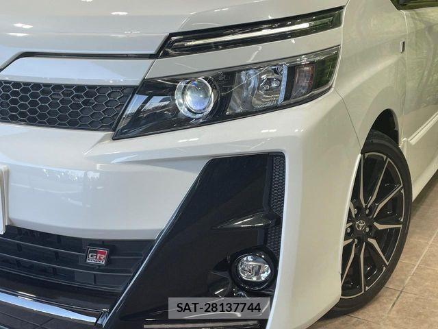 Toyota VOXY 2019-09 6915113-12