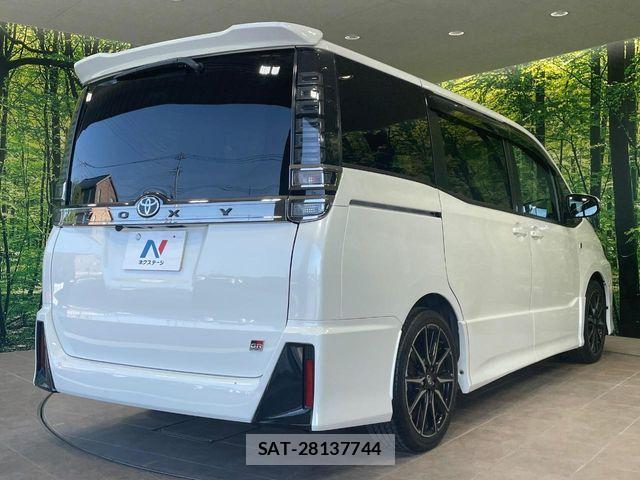 Toyota VOXY 2019-09 6915113-17
