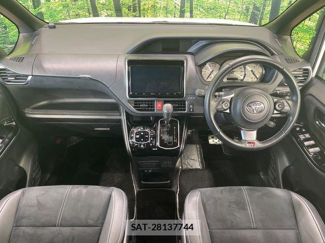 Toyota VOXY 2019-09 6915113-1