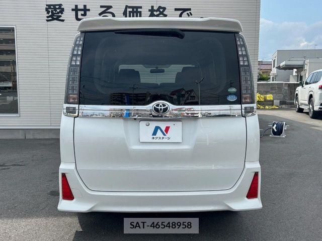 Toyota VOXY 2015-12 6915175-14