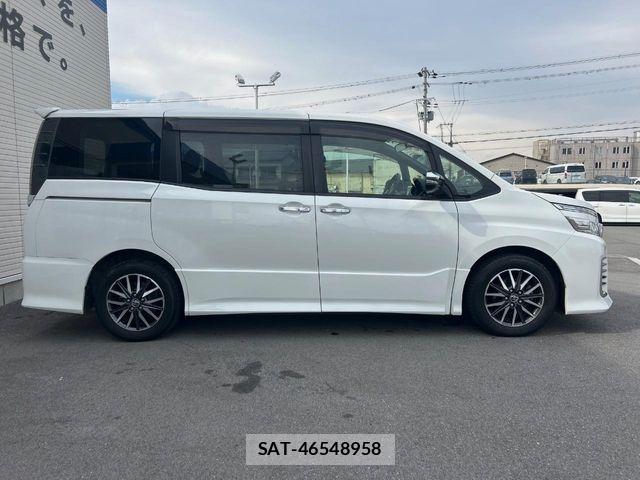 Toyota VOXY 2015-12 6915175-16