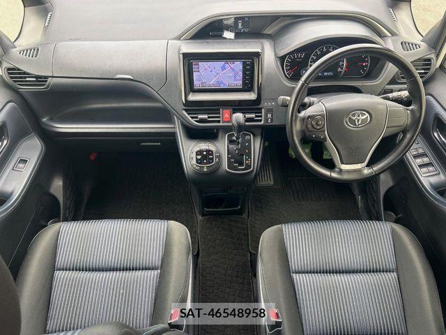 Toyota VOXY 2015-12 6915175-1