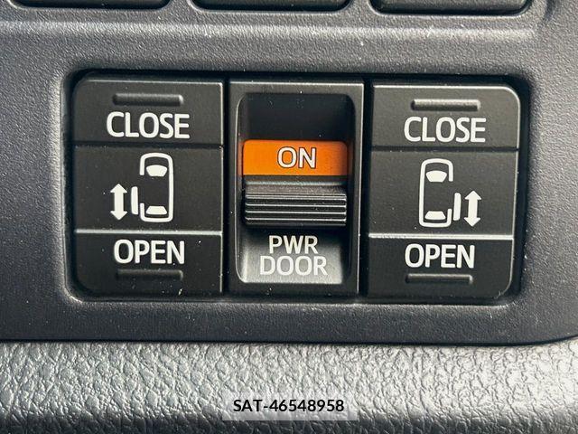 Toyota VOXY 2015-12 6915175-4