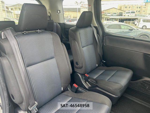 Toyota VOXY 2015-12 6915175-7
