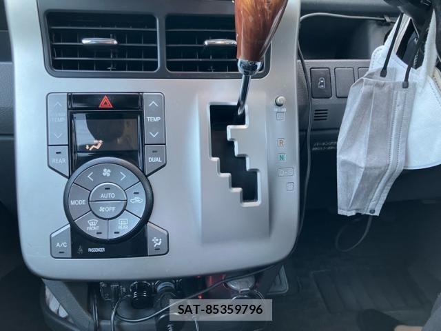 Toyota VOXY 2009-09 6915224-18