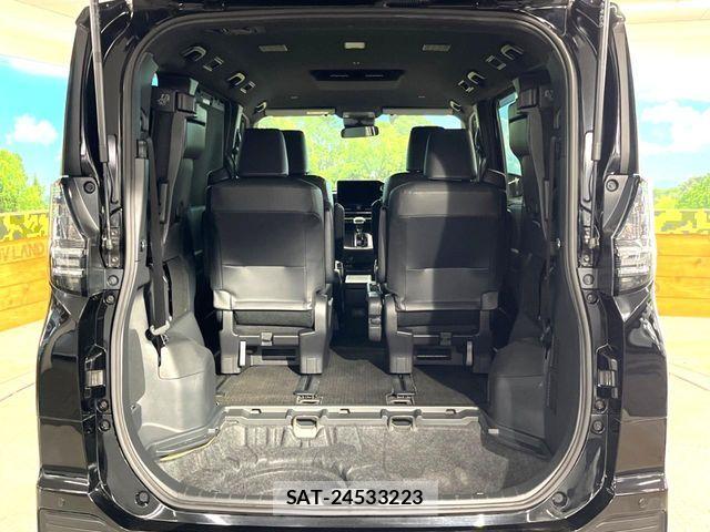 Toyota VOXY 2023-02 6915103-10
