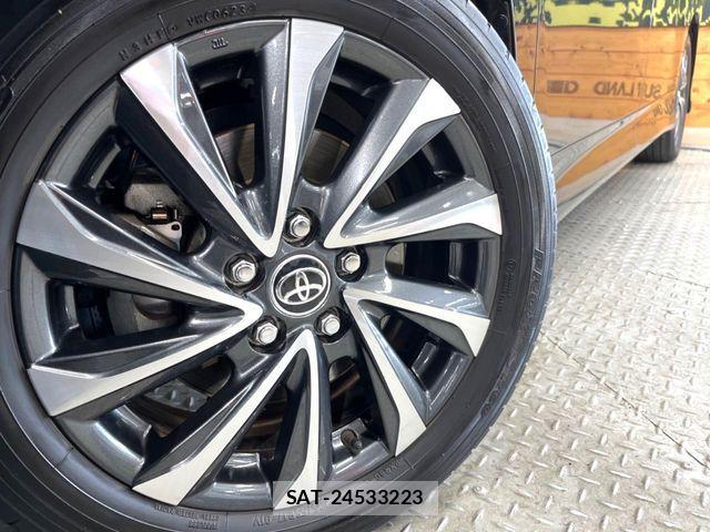 Toyota VOXY 2023-02 6915103-13