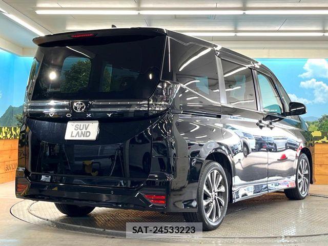 Toyota VOXY 2023-02 6915103-17