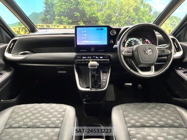 Toyota VOXY 2023-02 6915103-1