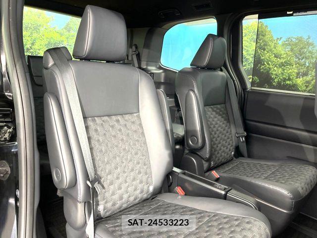 Toyota VOXY 2023-02 6915103-8