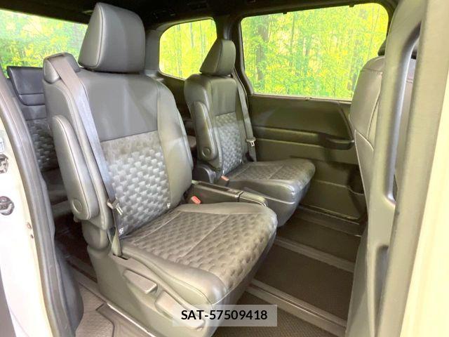 Toyota VOXY 2025-04 6915097-8