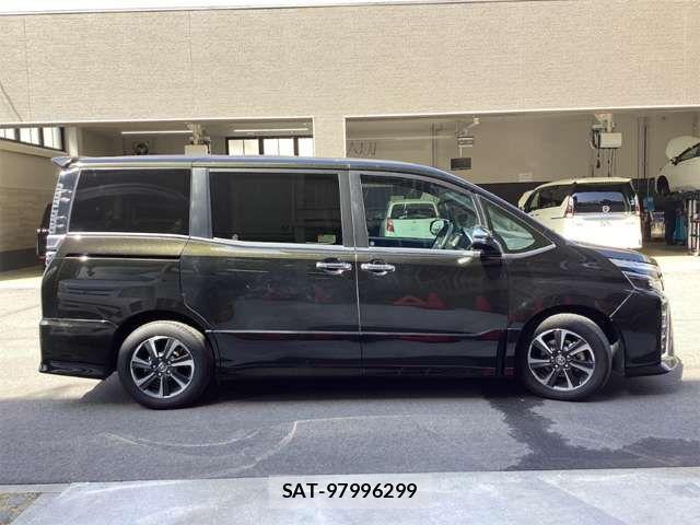 Toyota VOXY 2021-03 6915107-9