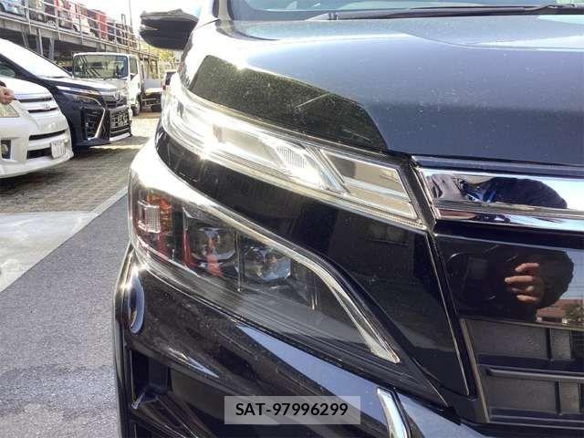 Toyota VOXY 2021-03 6915107-12