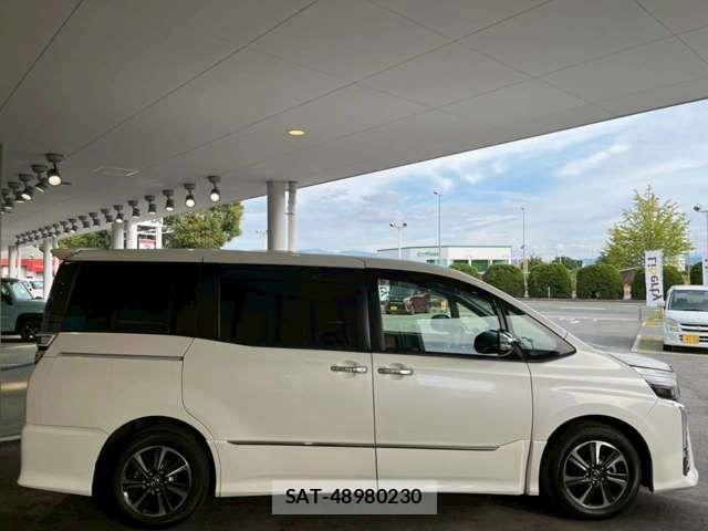 Toyota VOXY 2019-05 6915140-10