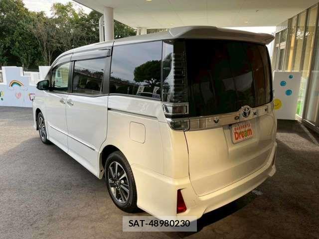 Toyota VOXY 2019-05 6915140-12