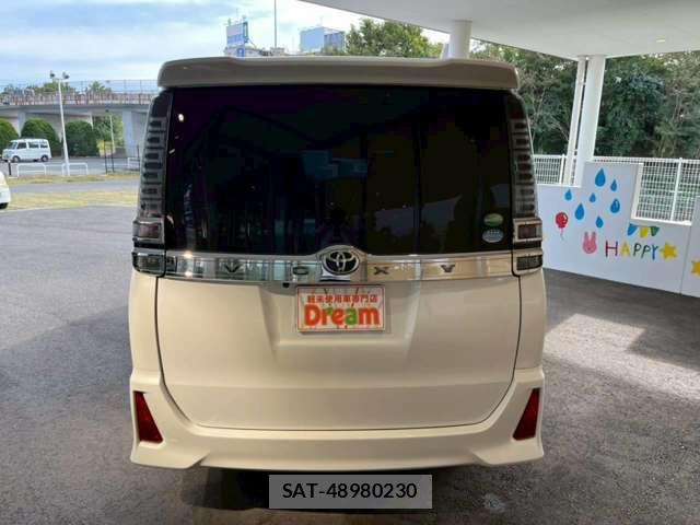 Toyota VOXY 2019-05 6915140-13