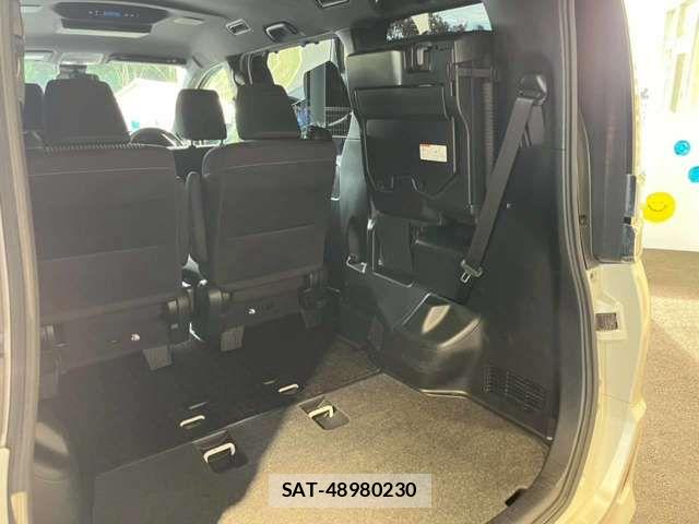 Toyota VOXY 2019-05 6915140-15
