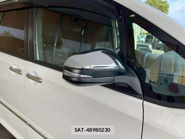 Toyota VOXY 2019-05 6915140-17