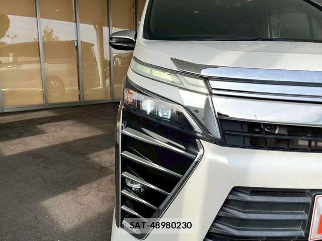 Toyota VOXY 2019-05 6915140-18