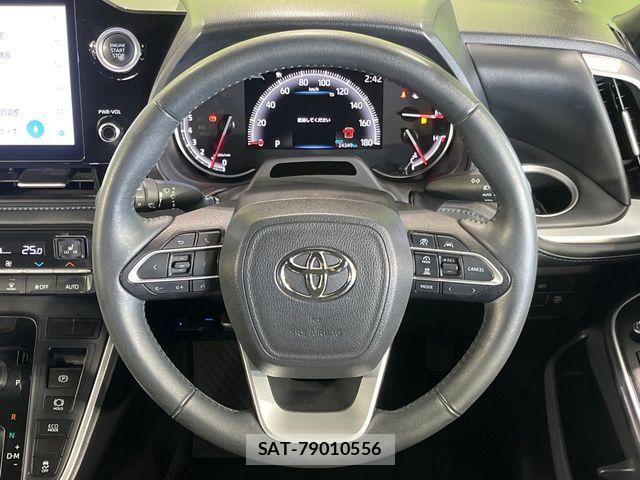 Toyota VOXY 2022-11 6915104-11