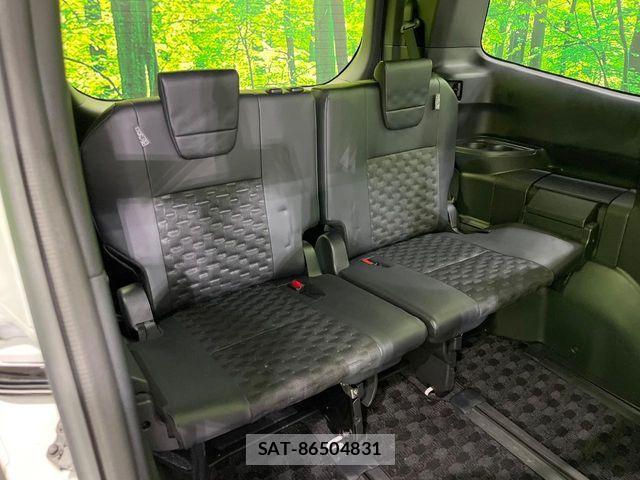Toyota VOXY 2023-05 6915096-9