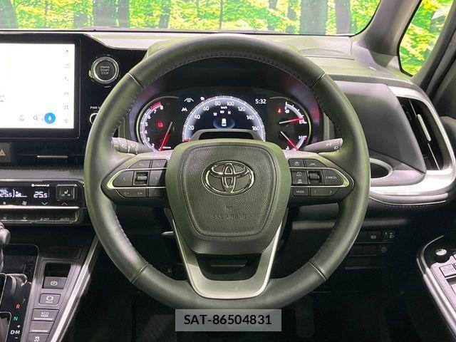 Toyota VOXY 2023-05 6915096-11
