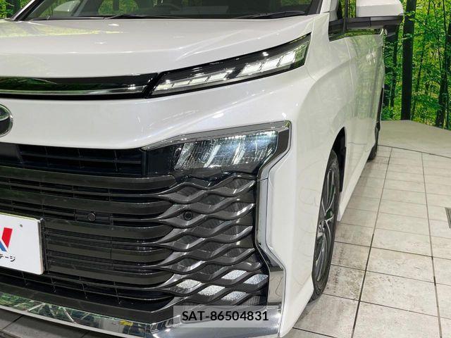 Toyota VOXY 2023-05 6915096-12
