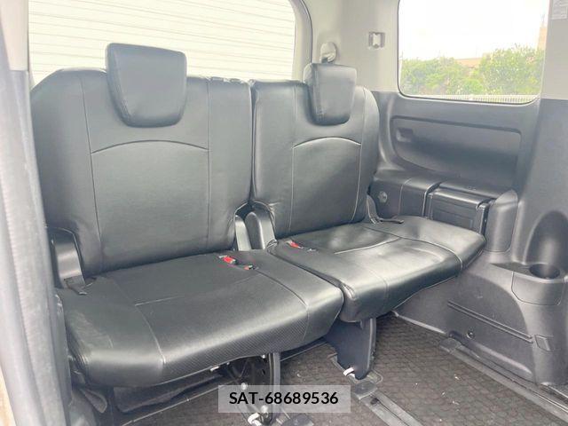 Toyota VOXY 2016-10 6919759-10