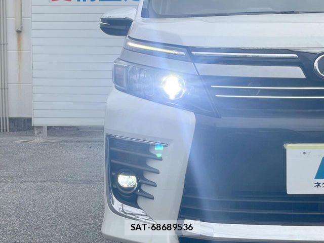 Toyota VOXY 2016-10 6919759-13