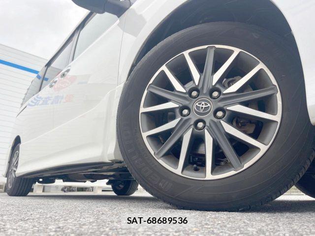 Toyota VOXY 2016-10 6919759-14