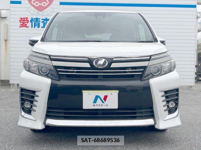 Toyota VOXY 2016-10 6919759-15