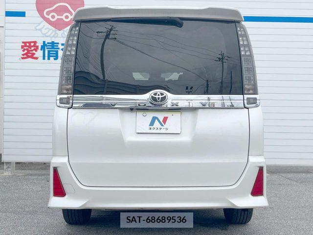 Toyota VOXY 2016-10 6919759-16