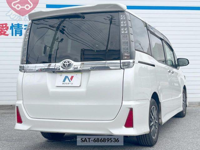 Toyota VOXY 2016-10 6919759-17