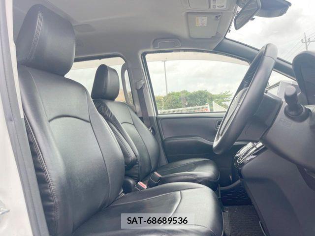 Toyota VOXY 2016-10 6919759-8