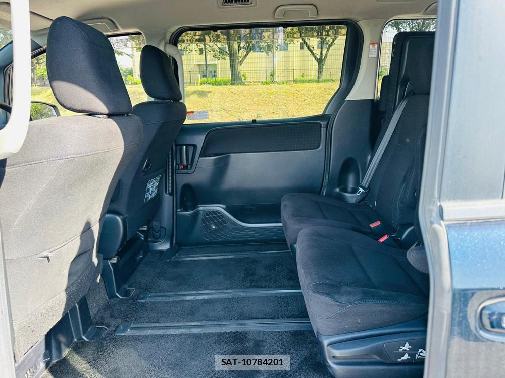 Toyota VOXY 2016 6804170-9