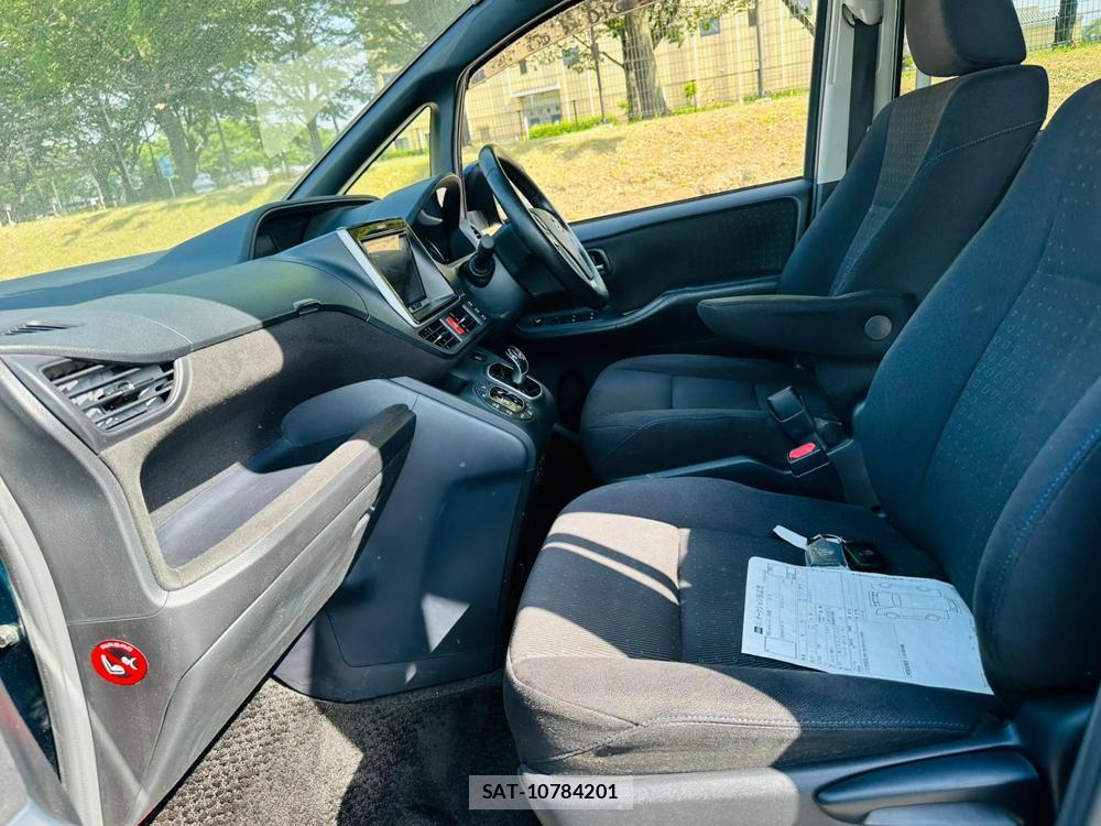 Toyota VOXY 2016 6804170-10