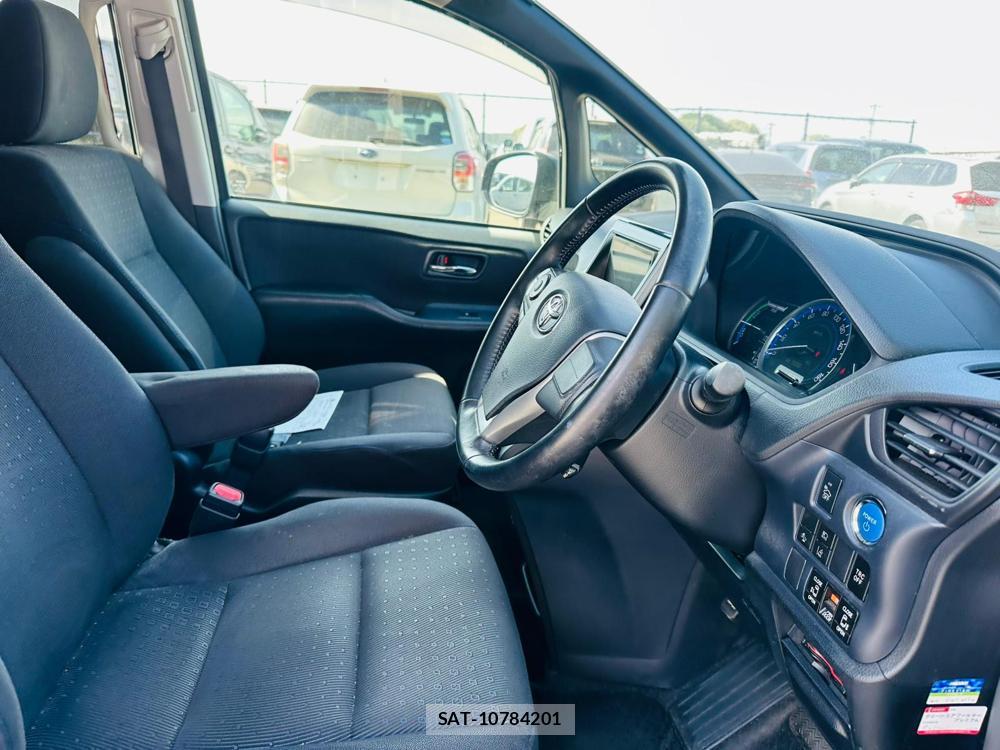 Toyota VOXY 2016 6804170-11