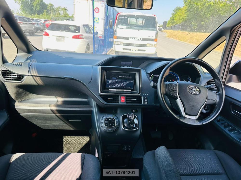 Toyota VOXY 2016 6804170-12