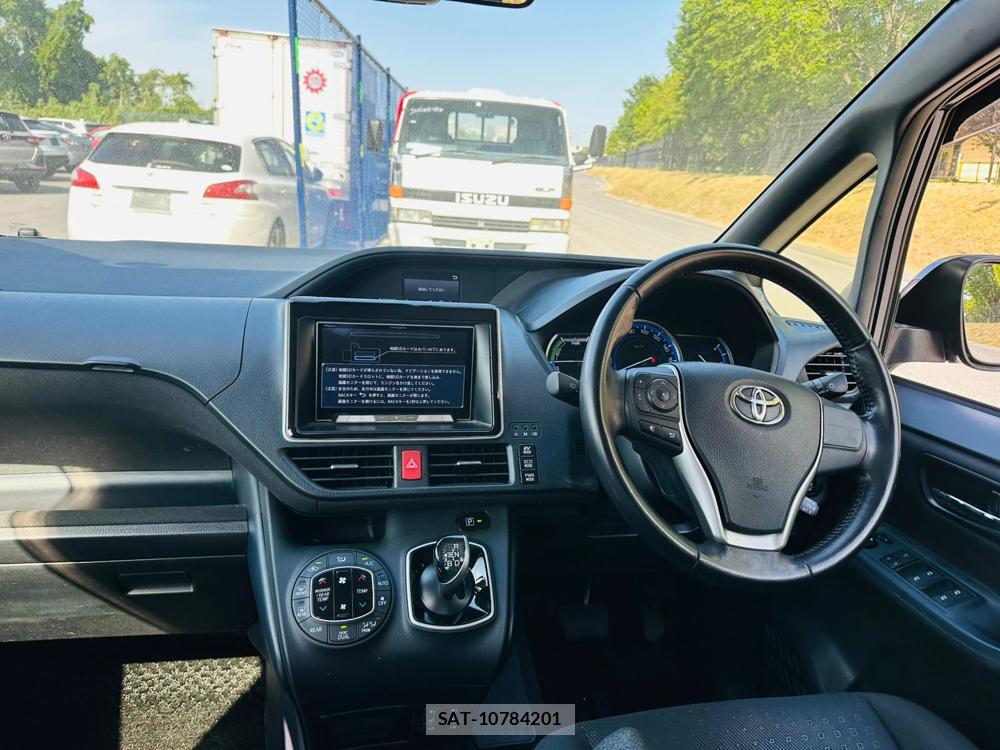 Toyota VOXY 2016 6804170-13