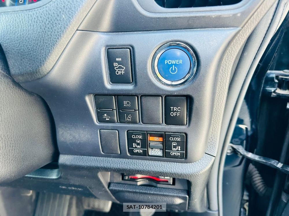 Toyota VOXY 2016 6804170-16