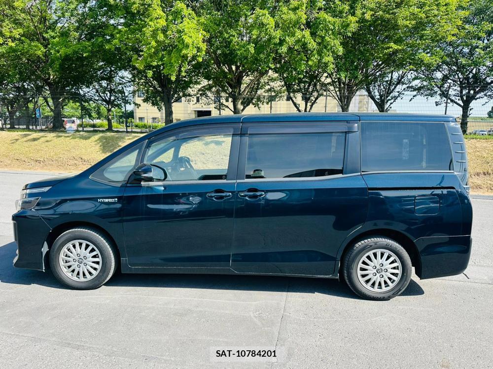 Toyota VOXY 2016 6804170-1